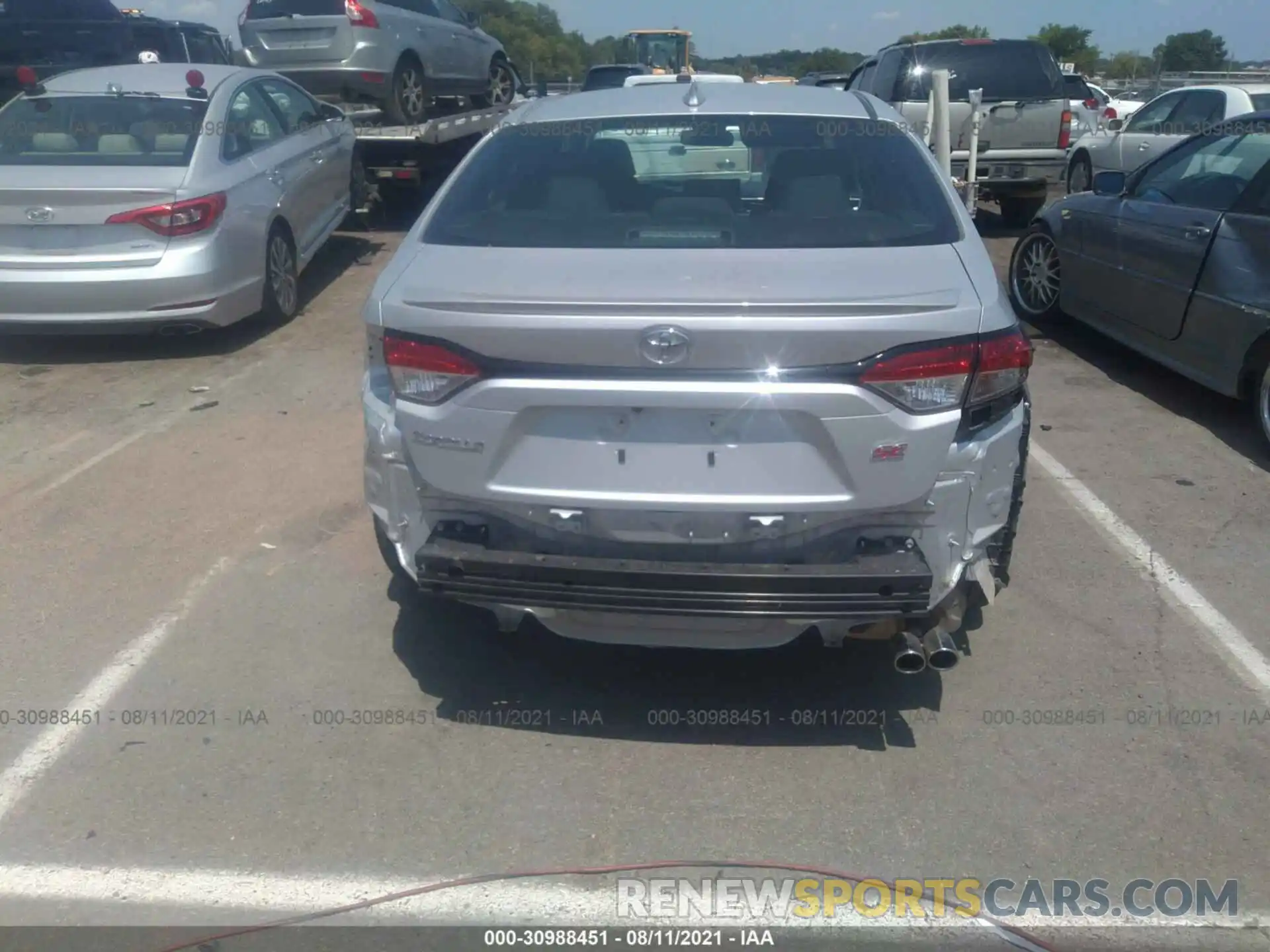 6 Photograph of a damaged car 5YFS4RCE2LP051874 TOYOTA COROLLA 2020