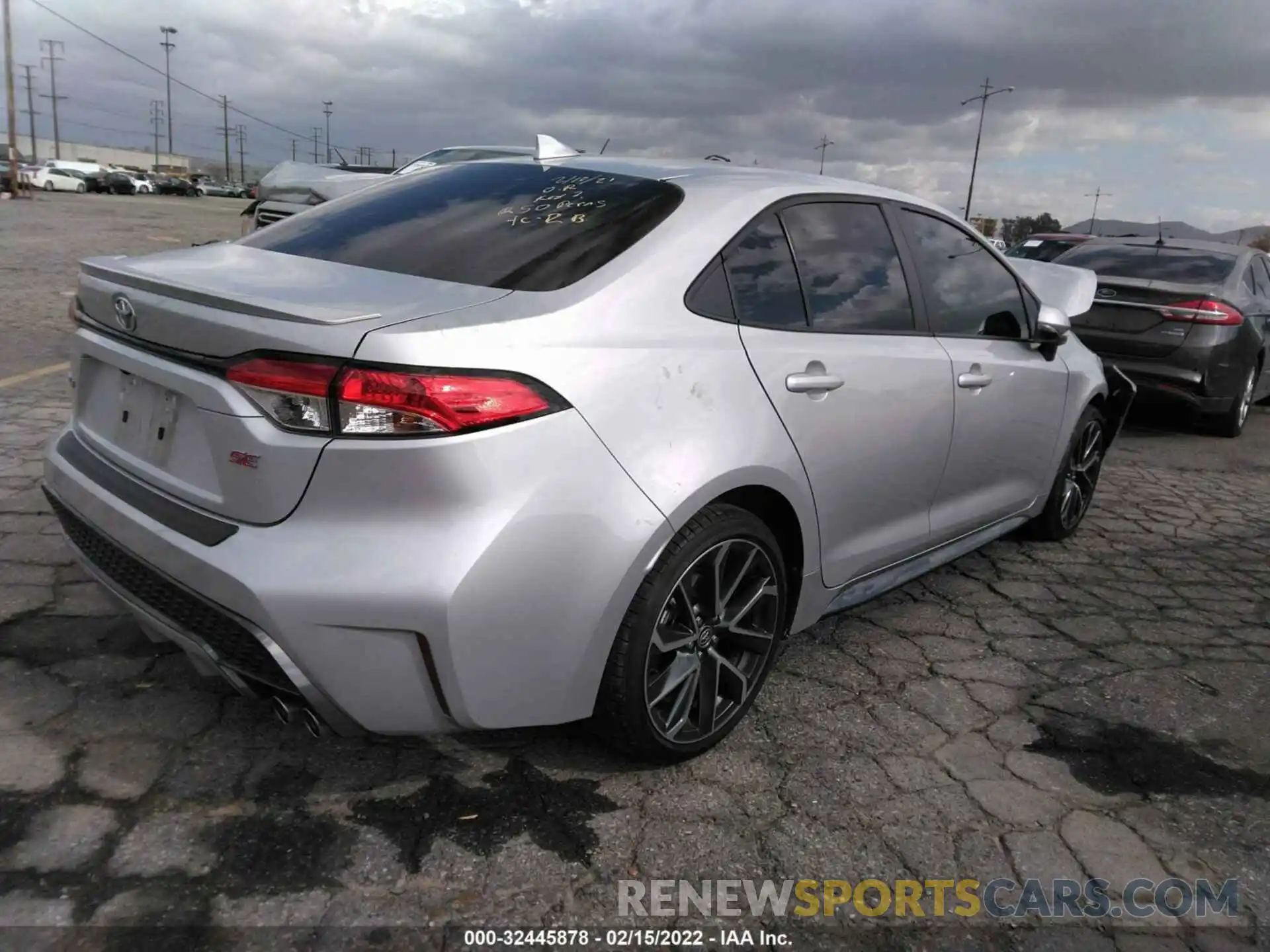 4 Photograph of a damaged car 5YFS4RCE2LP052135 TOYOTA COROLLA 2020