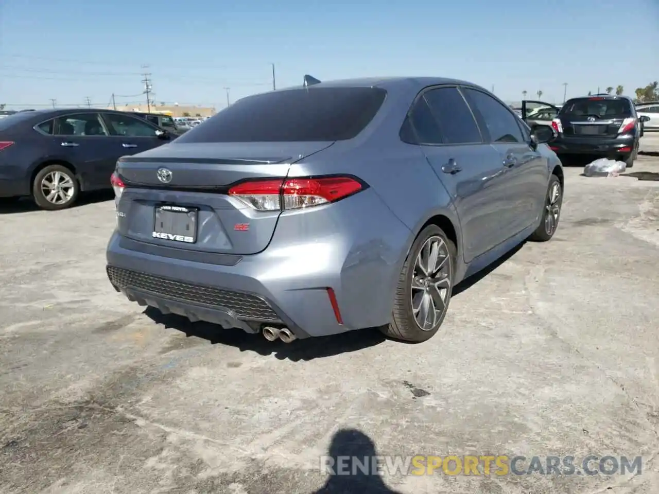 4 Photograph of a damaged car 5YFS4RCE2LP052443 TOYOTA COROLLA 2020