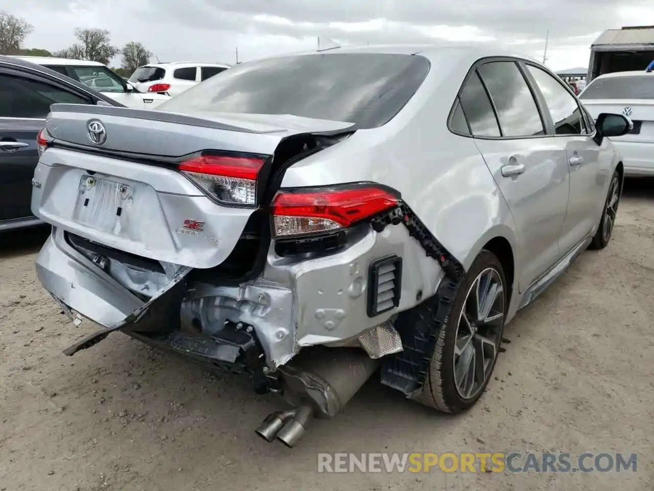 4 Photograph of a damaged car 5YFS4RCE2LP052457 TOYOTA COROLLA 2020