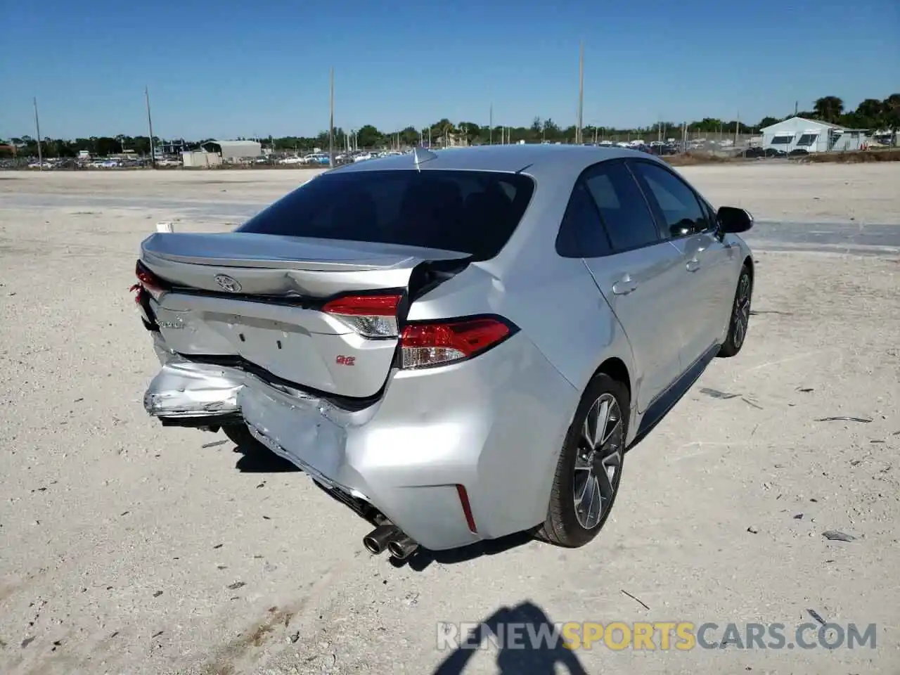 4 Photograph of a damaged car 5YFS4RCE2LP052510 TOYOTA COROLLA 2020