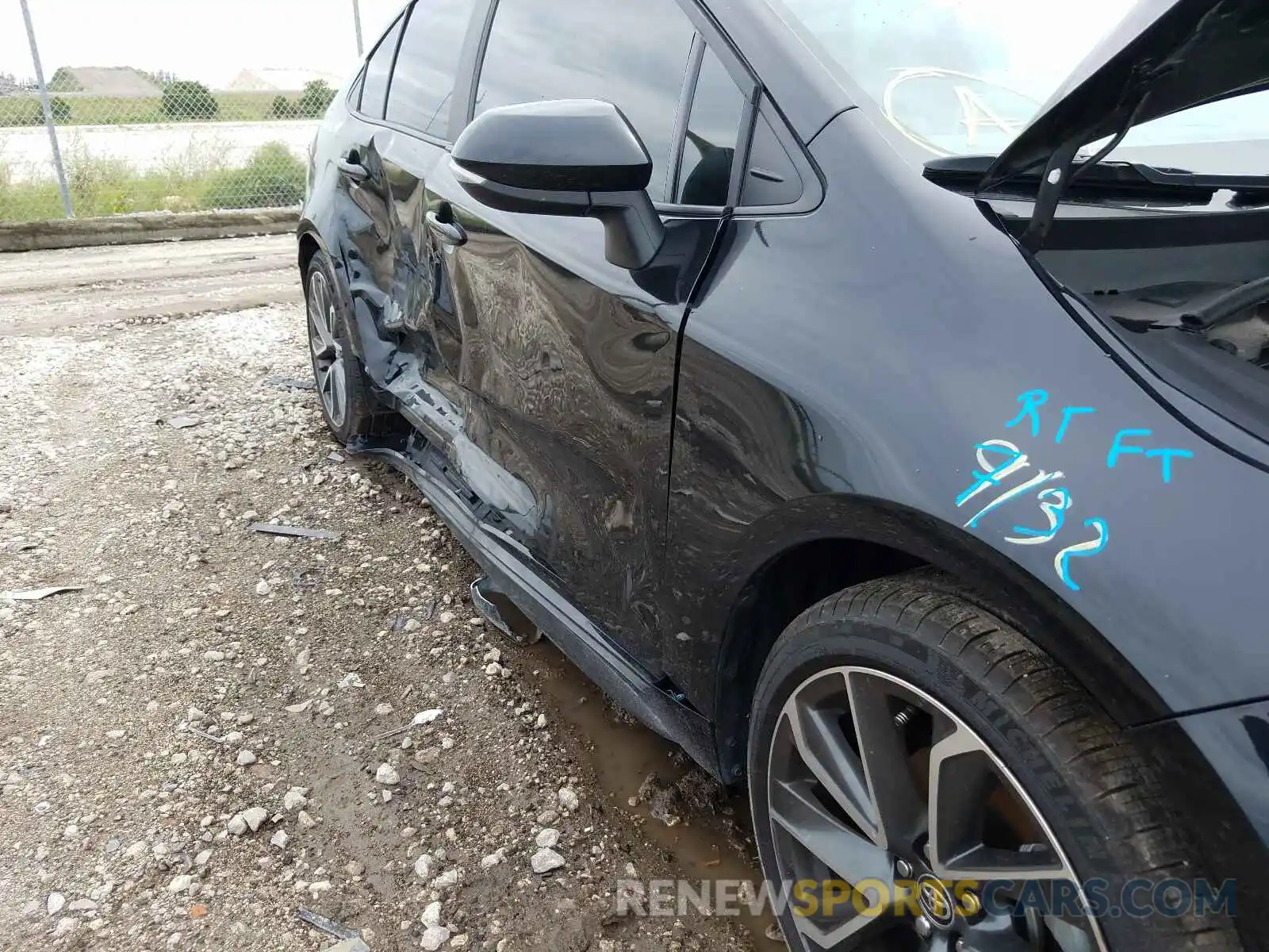 10 Photograph of a damaged car 5YFS4RCE2LP053317 TOYOTA COROLLA 2020