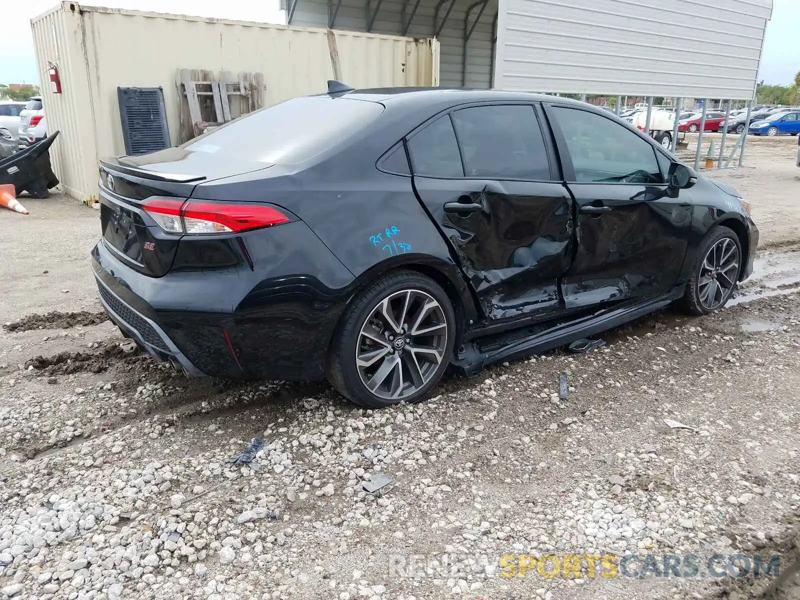 4 Photograph of a damaged car 5YFS4RCE2LP053317 TOYOTA COROLLA 2020