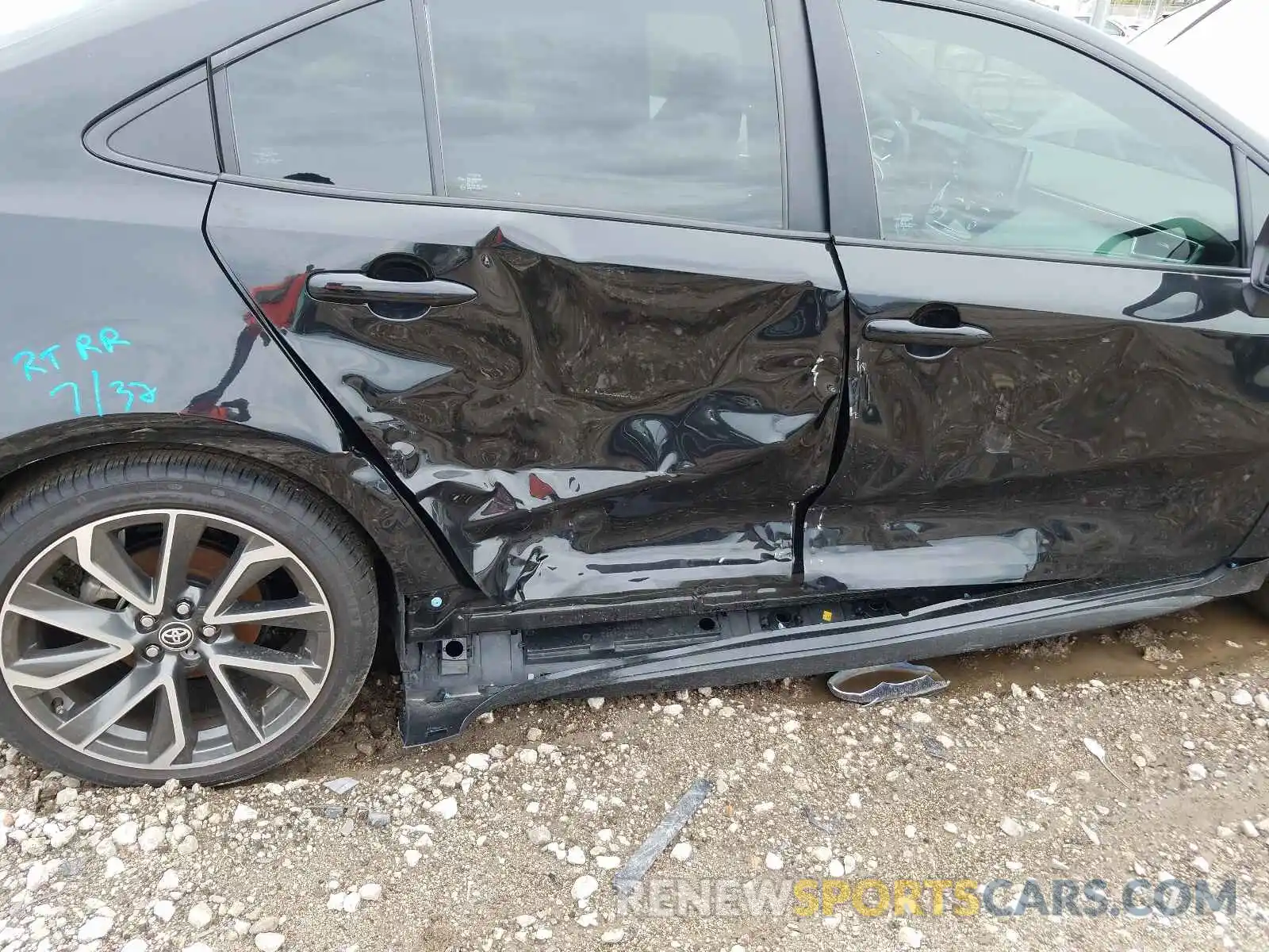 9 Photograph of a damaged car 5YFS4RCE2LP053317 TOYOTA COROLLA 2020