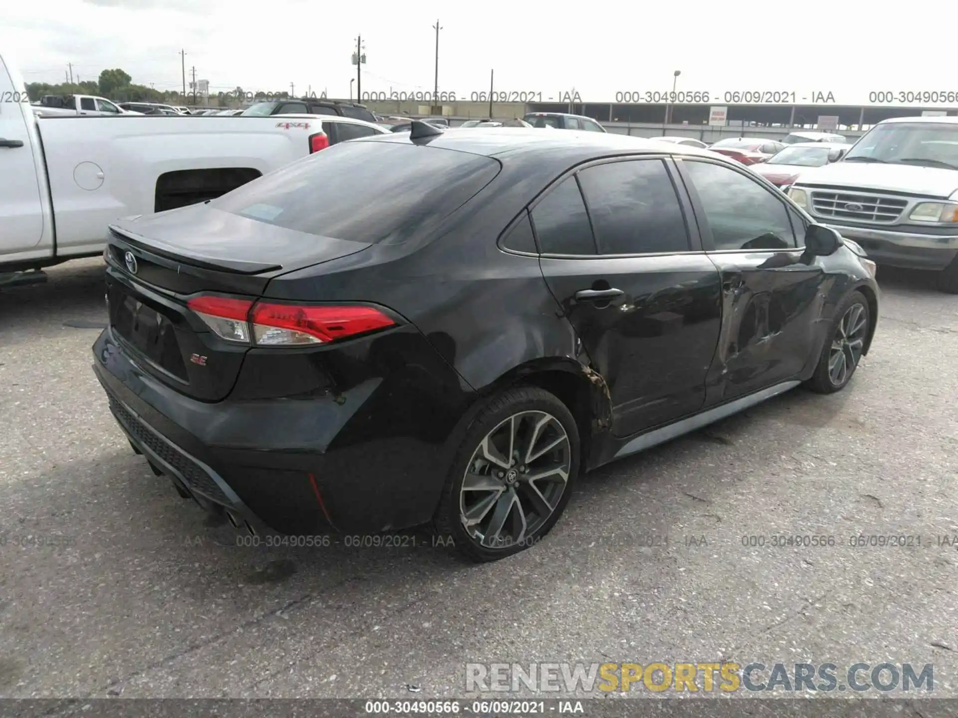 4 Photograph of a damaged car 5YFS4RCE2LP056718 TOYOTA COROLLA 2020