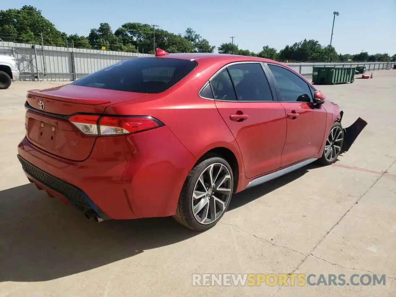 4 Photograph of a damaged car 5YFS4RCE2LP057030 TOYOTA COROLLA 2020