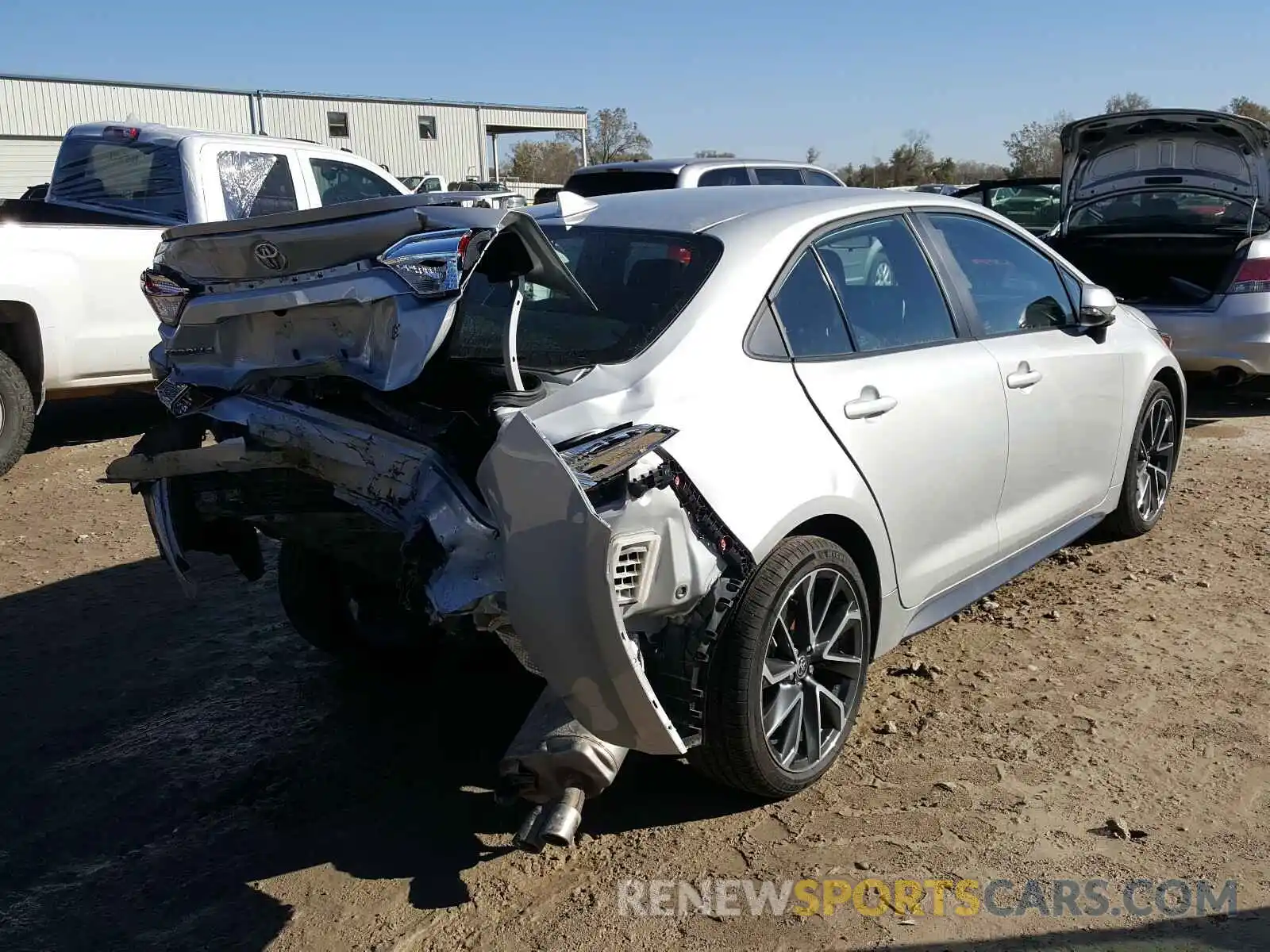 4 Photograph of a damaged car 5YFS4RCE3LP006359 TOYOTA COROLLA 2020