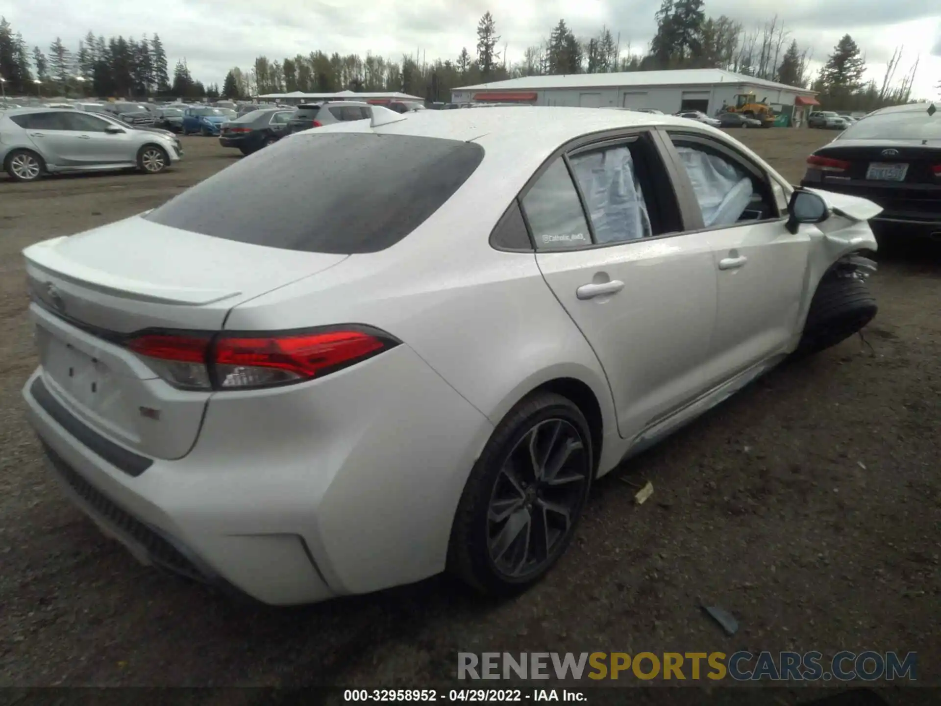 4 Photograph of a damaged car 5YFS4RCE3LP007494 TOYOTA COROLLA 2020