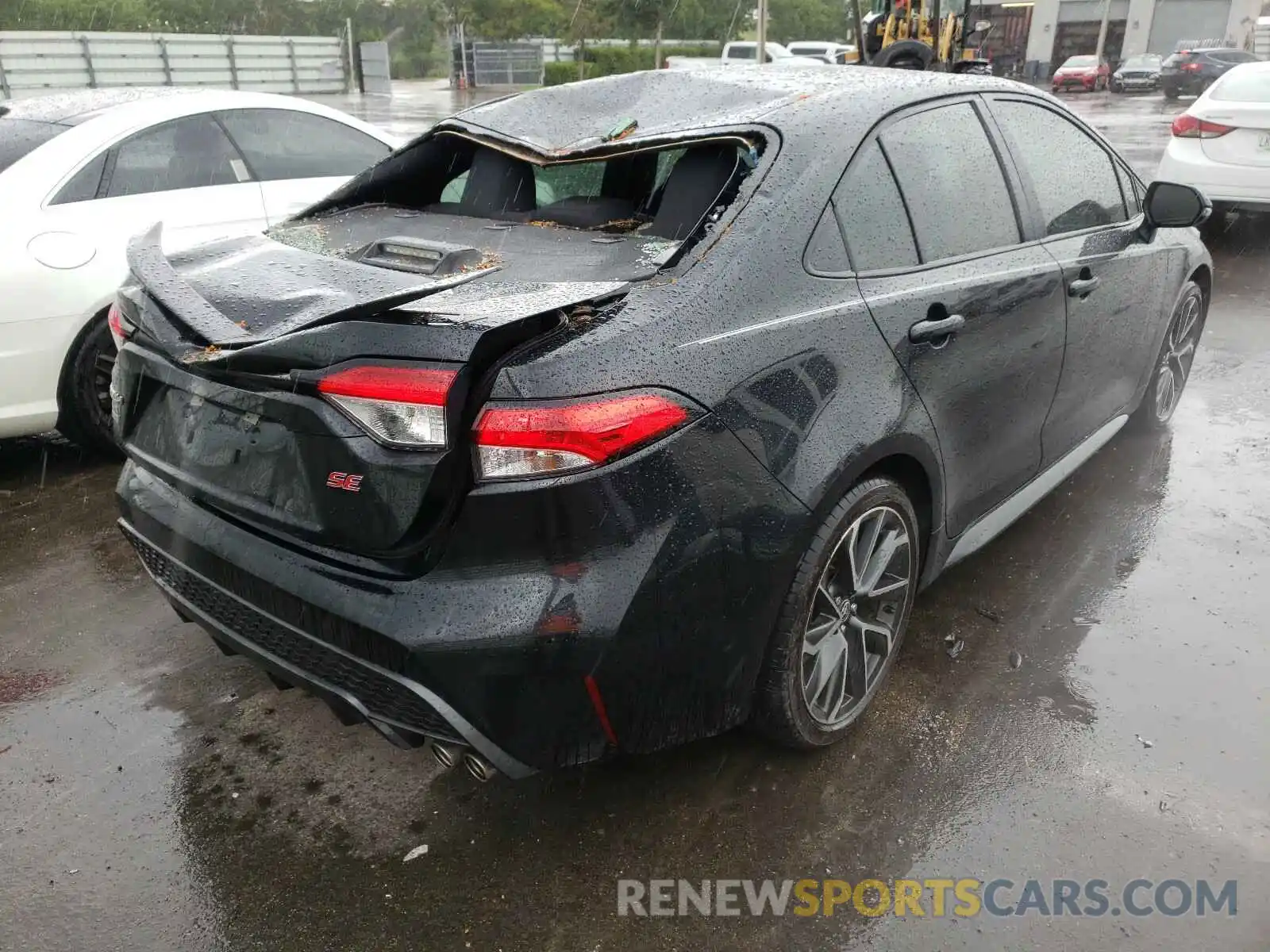 4 Photograph of a damaged car 5YFS4RCE3LP009245 TOYOTA COROLLA 2020