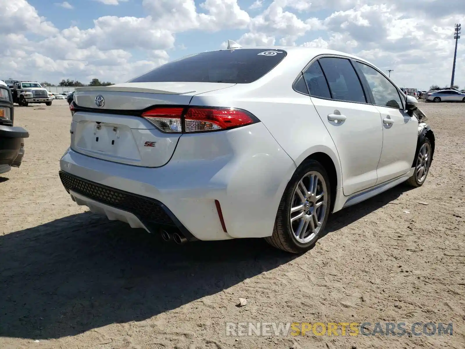 4 Photograph of a damaged car 5YFS4RCE3LP014350 TOYOTA COROLLA 2020