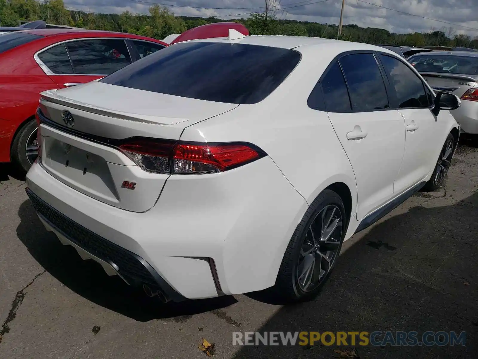 4 Photograph of a damaged car 5YFS4RCE3LP014655 TOYOTA COROLLA 2020