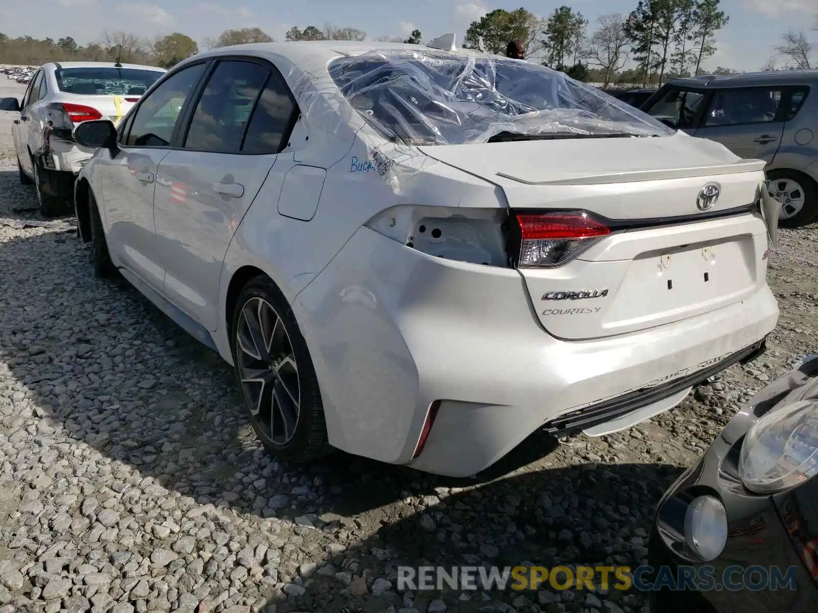 3 Photograph of a damaged car 5YFS4RCE3LP015904 TOYOTA COROLLA 2020