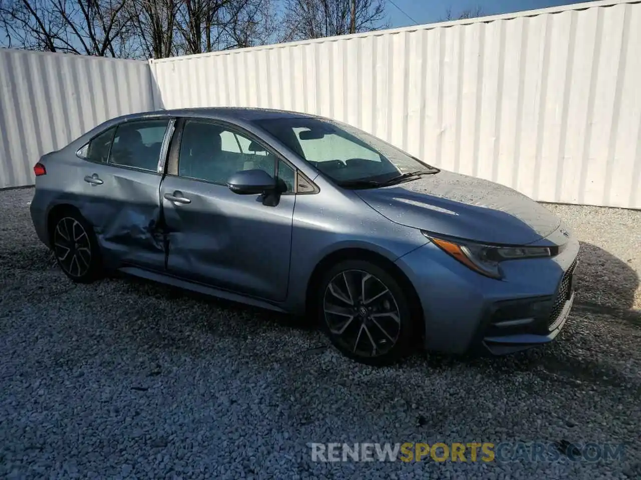 4 Photograph of a damaged car 5YFS4RCE3LP017698 TOYOTA COROLLA 2020