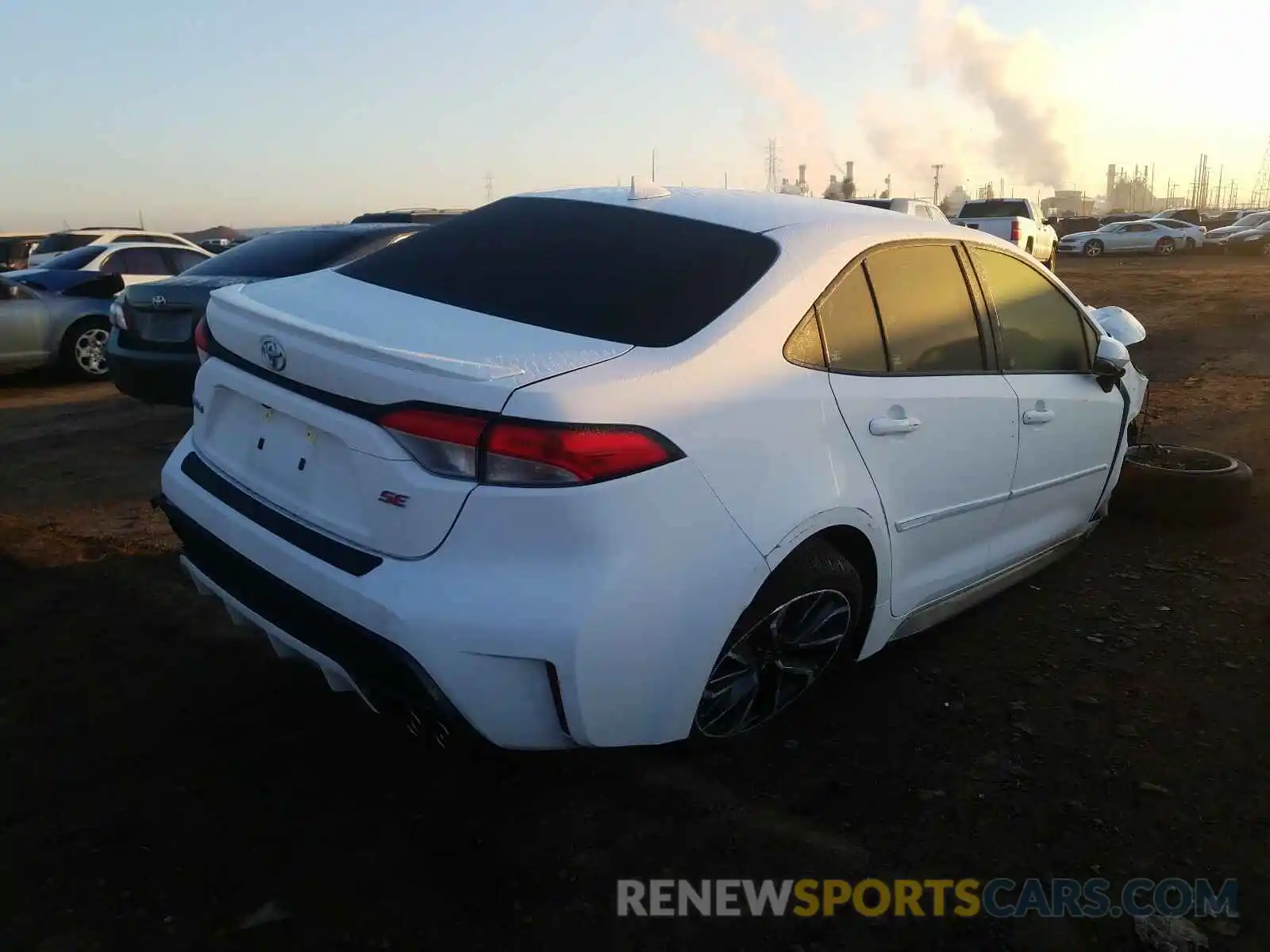 4 Photograph of a damaged car 5YFS4RCE3LP021542 TOYOTA COROLLA 2020