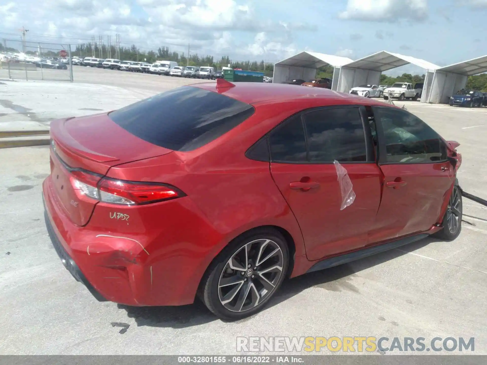 4 Photograph of a damaged car 5YFS4RCE3LP024053 TOYOTA COROLLA 2020