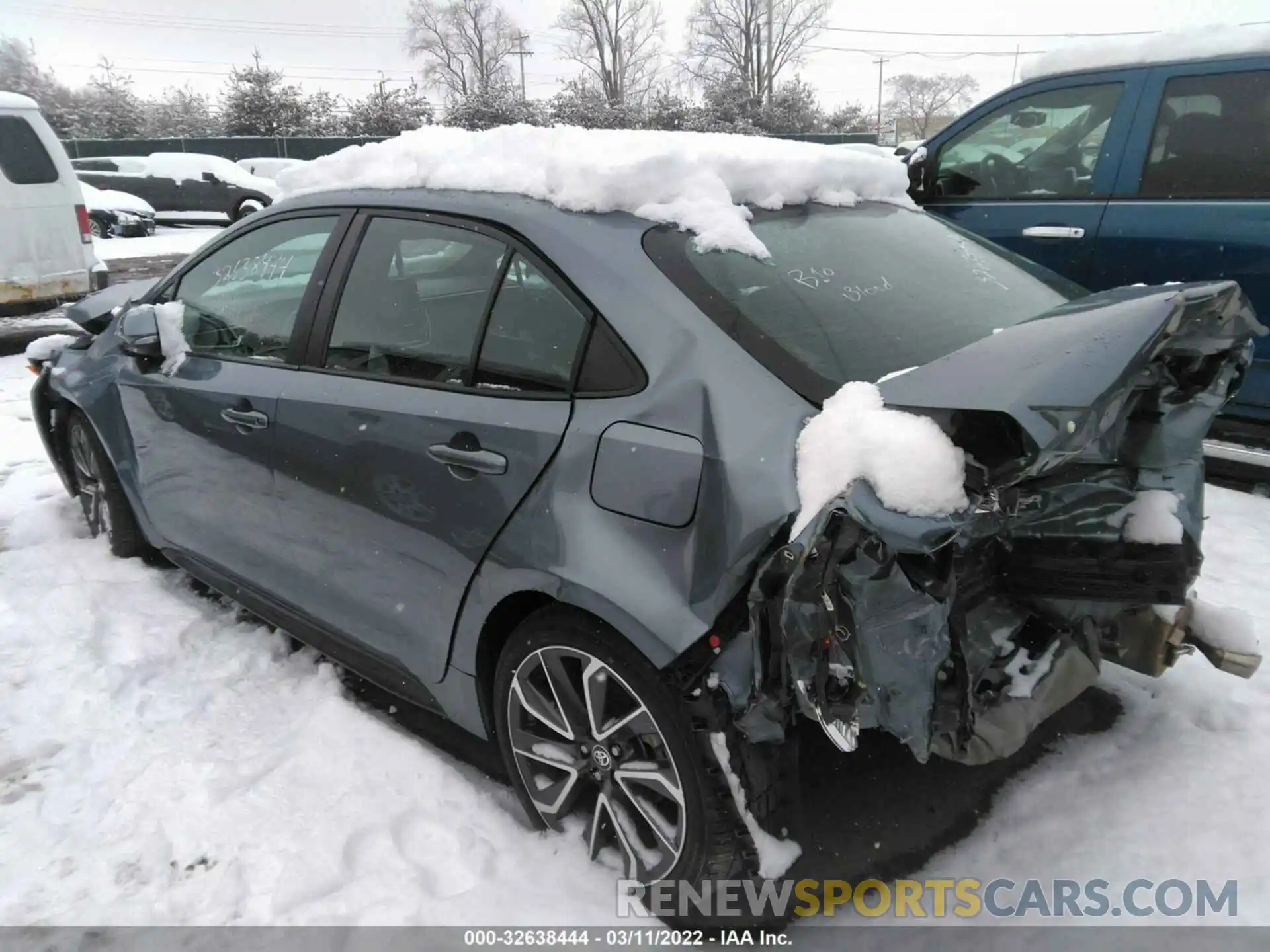 3 Photograph of a damaged car 5YFS4RCE3LP024439 TOYOTA COROLLA 2020