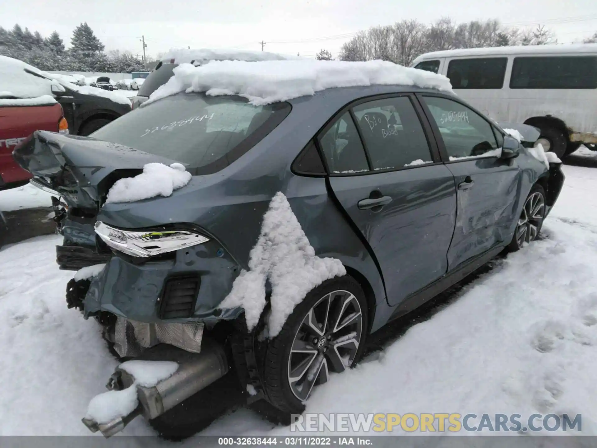 4 Photograph of a damaged car 5YFS4RCE3LP024439 TOYOTA COROLLA 2020