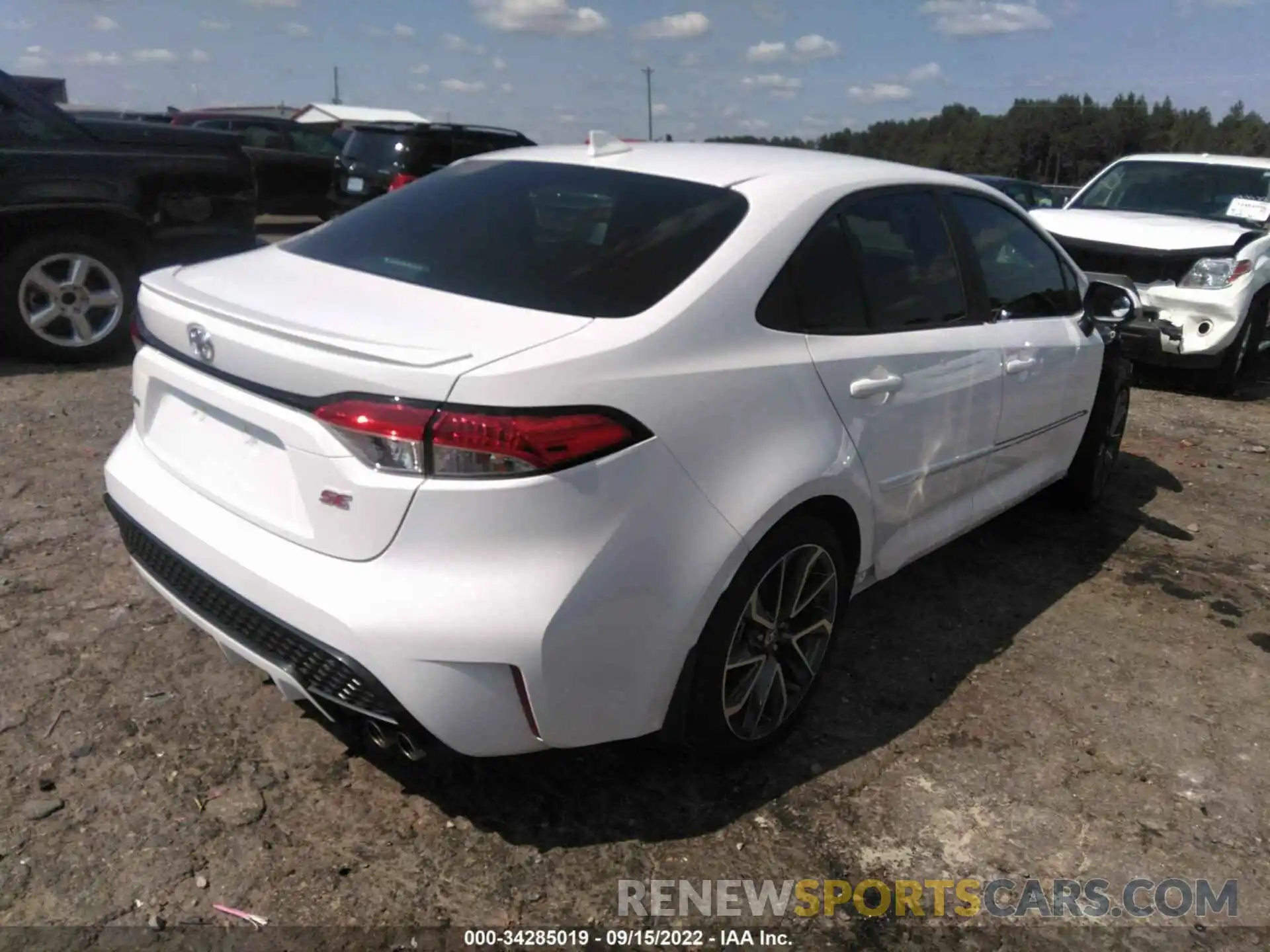 4 Photograph of a damaged car 5YFS4RCE3LP024893 TOYOTA COROLLA 2020