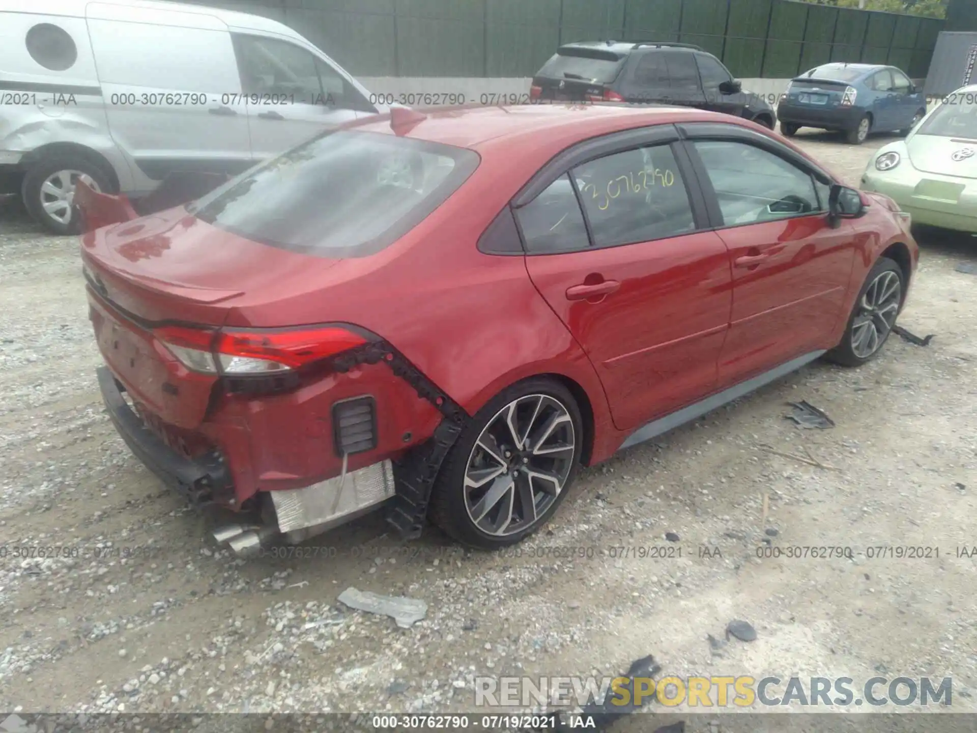 4 Photograph of a damaged car 5YFS4RCE3LP025087 TOYOTA COROLLA 2020