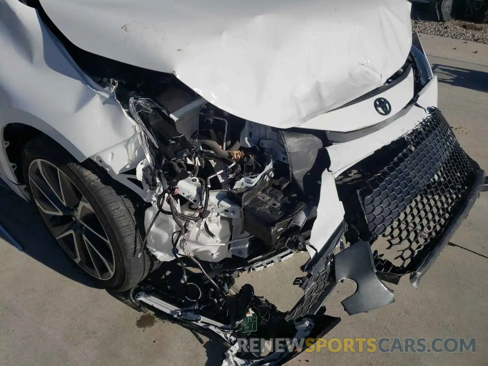 9 Photograph of a damaged car 5YFS4RCE3LP026532 TOYOTA COROLLA 2020