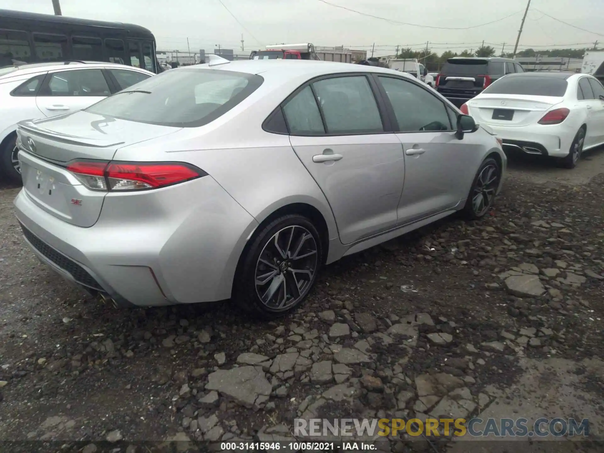 4 Photograph of a damaged car 5YFS4RCE3LP028412 TOYOTA COROLLA 2020