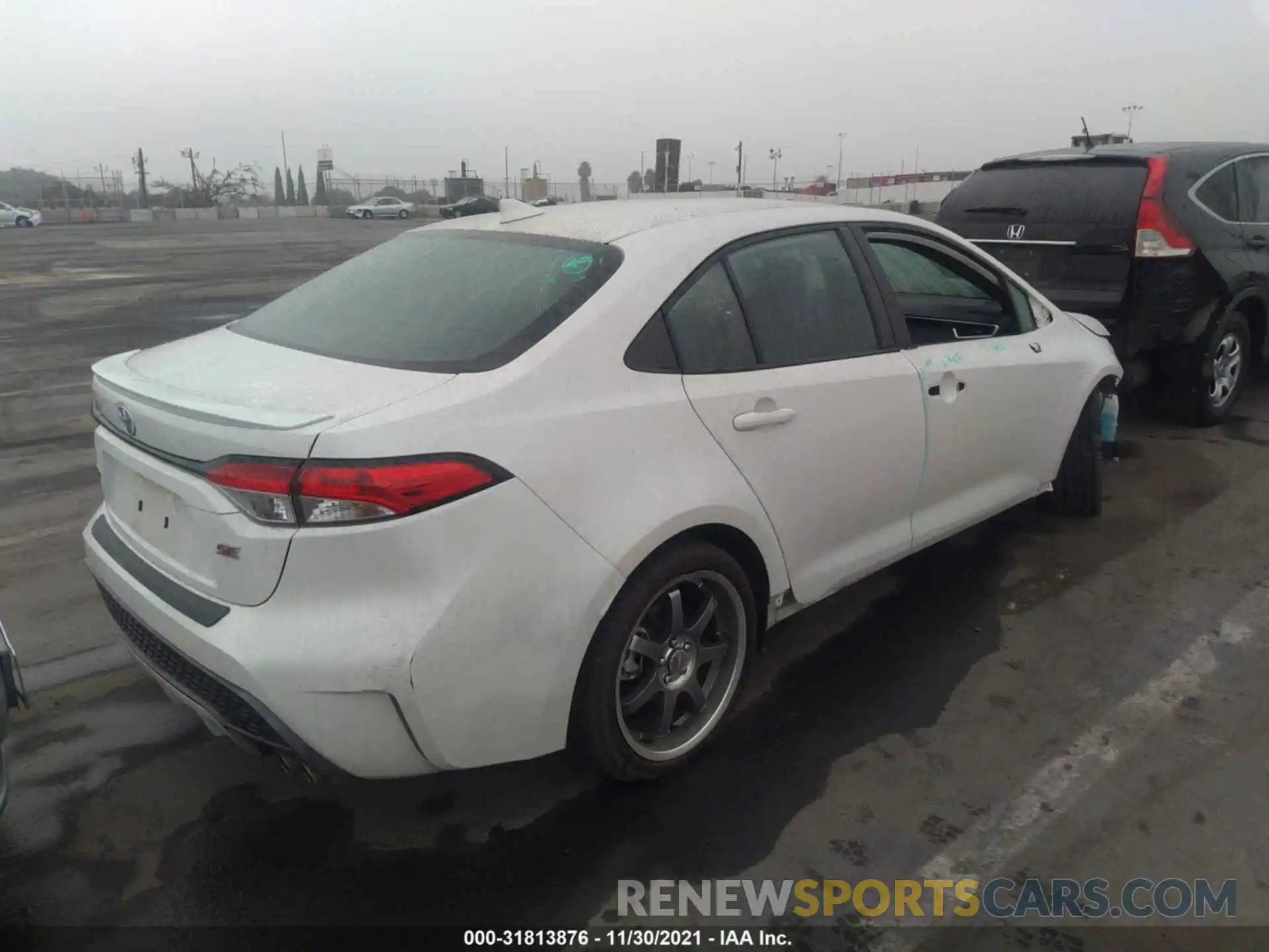 4 Photograph of a damaged car 5YFS4RCE3LP029320 TOYOTA COROLLA 2020