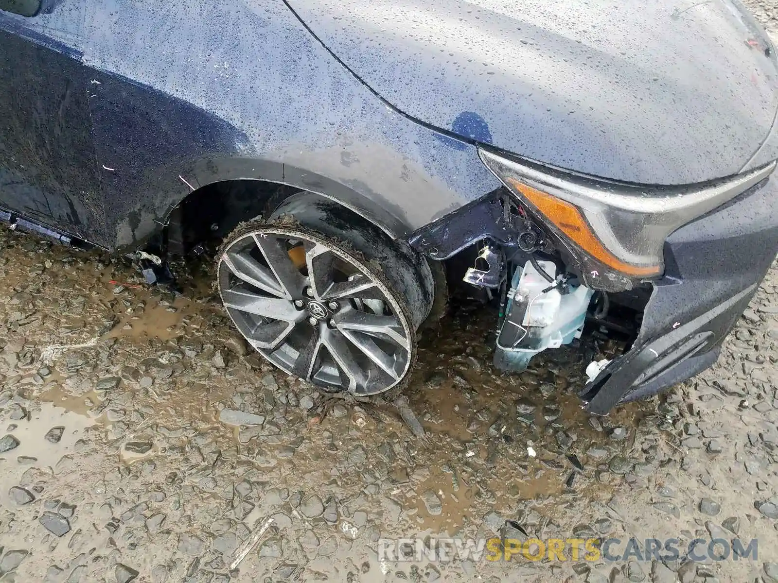 9 Photograph of a damaged car 5YFS4RCE3LP029673 TOYOTA COROLLA 2020