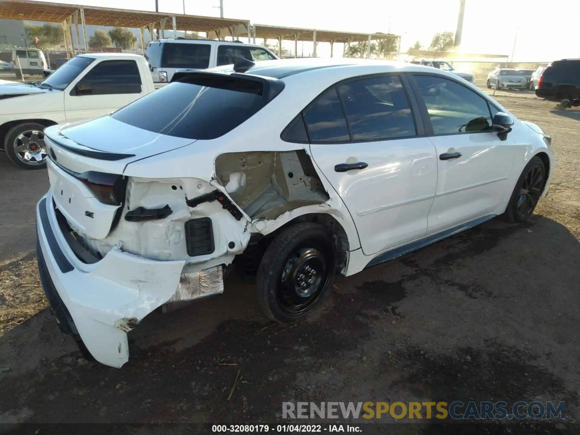 4 Photograph of a damaged car 5YFS4RCE3LP029799 TOYOTA COROLLA 2020