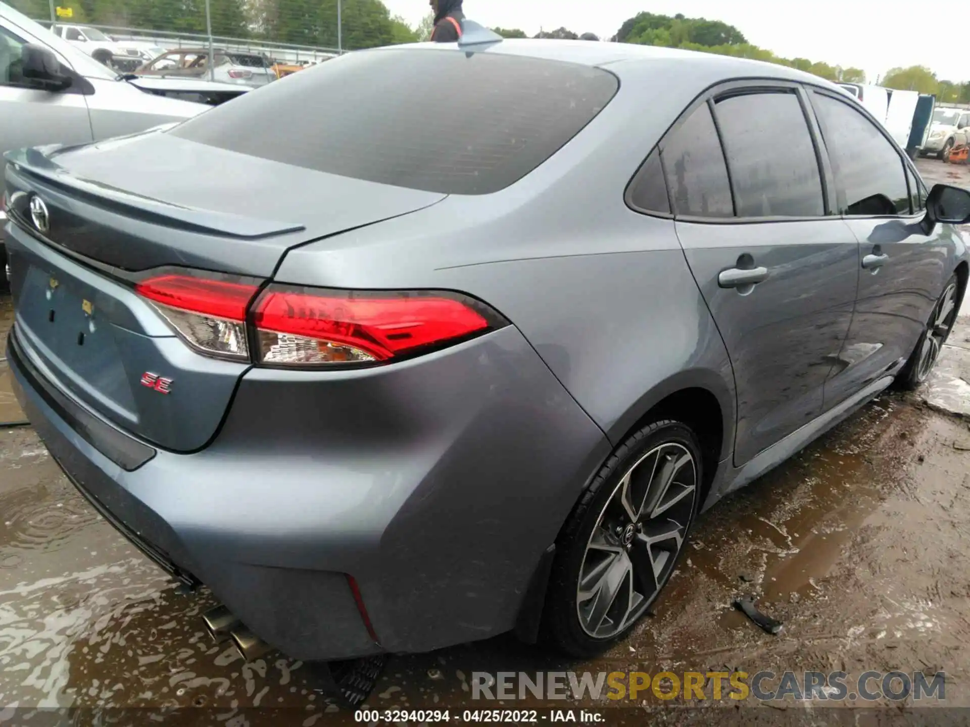 4 Photograph of a damaged car 5YFS4RCE3LP031486 TOYOTA COROLLA 2020