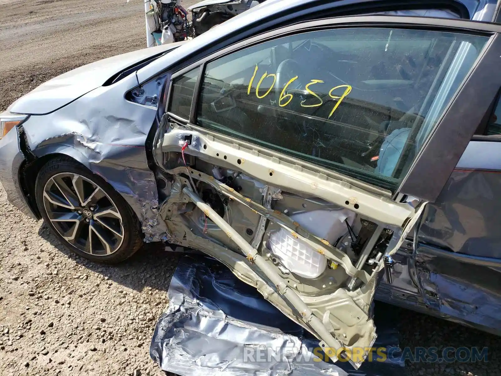 9 Photograph of a damaged car 5YFS4RCE3LP034484 TOYOTA COROLLA 2020