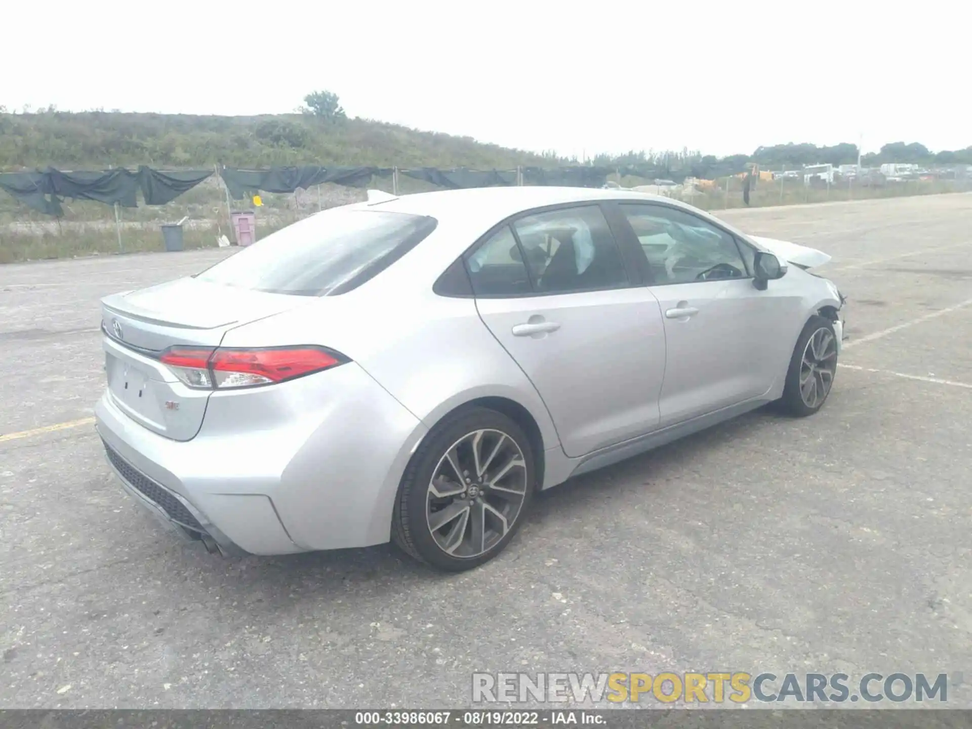 4 Photograph of a damaged car 5YFS4RCE3LP034551 TOYOTA COROLLA 2020