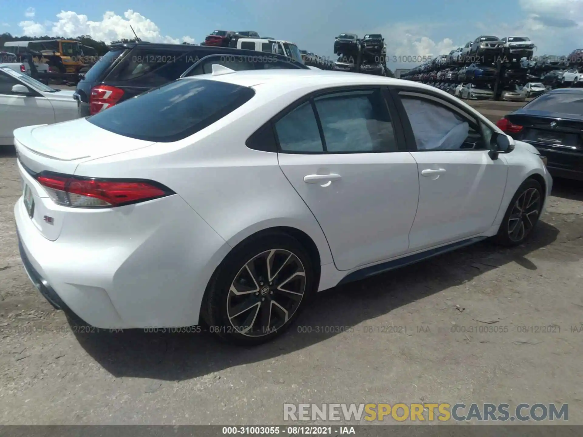 4 Photograph of a damaged car 5YFS4RCE3LP035232 TOYOTA COROLLA 2020