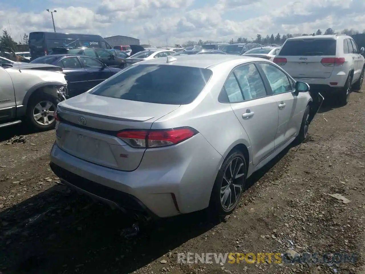 4 Photograph of a damaged car 5YFS4RCE3LP035358 TOYOTA COROLLA 2020