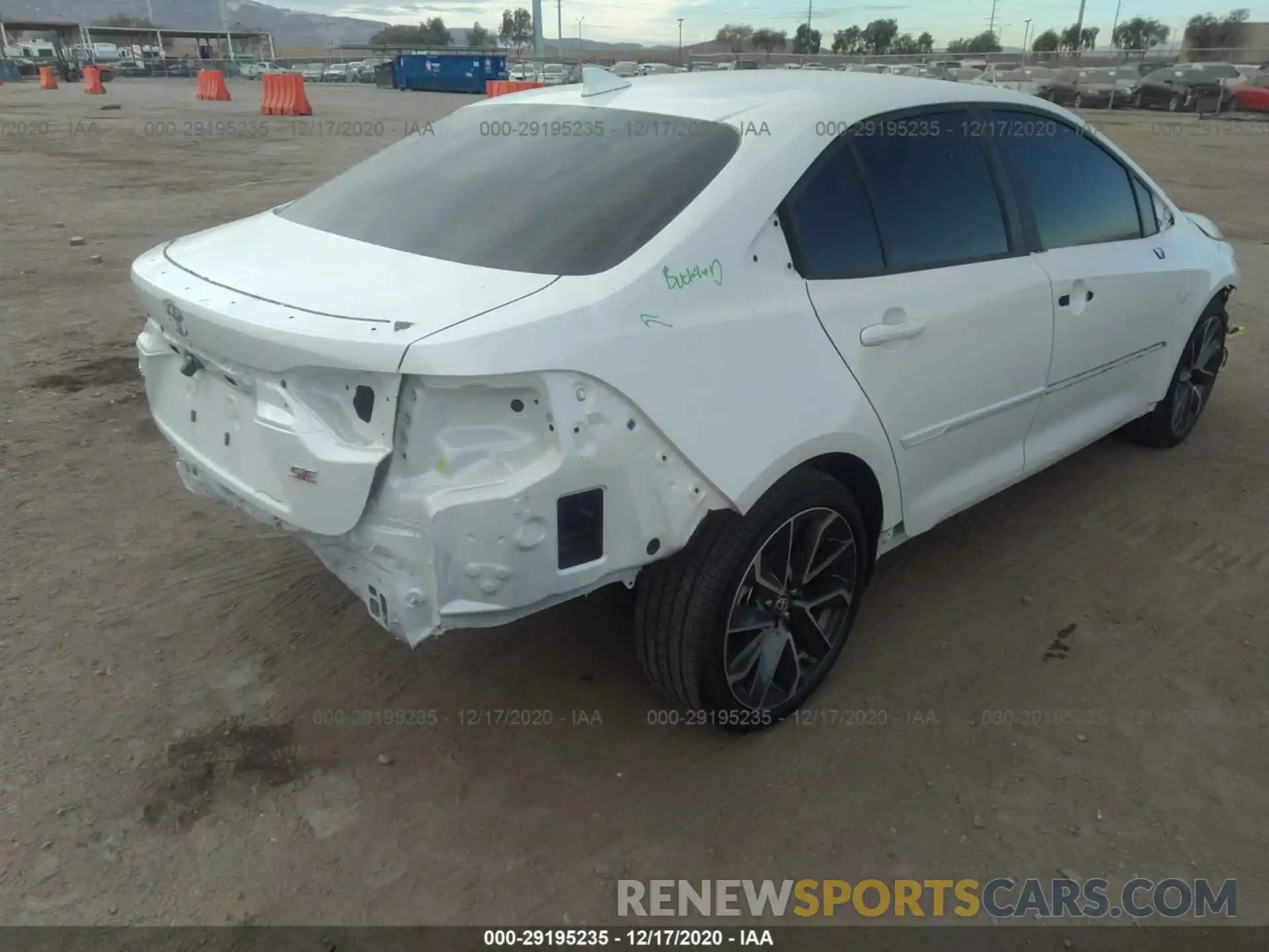 4 Photograph of a damaged car 5YFS4RCE3LP035375 TOYOTA COROLLA 2020