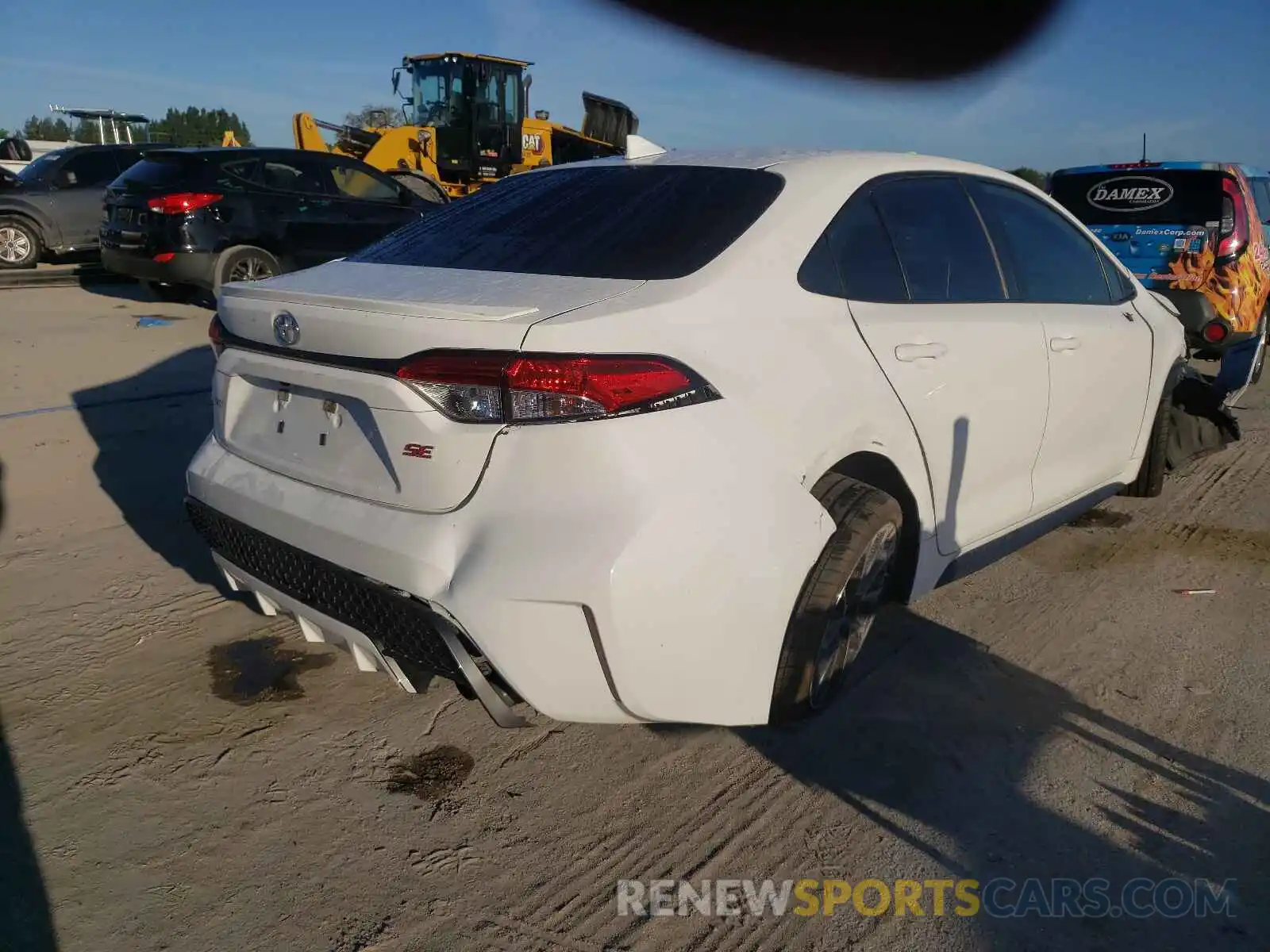 4 Photograph of a damaged car 5YFS4RCE3LP036297 TOYOTA COROLLA 2020