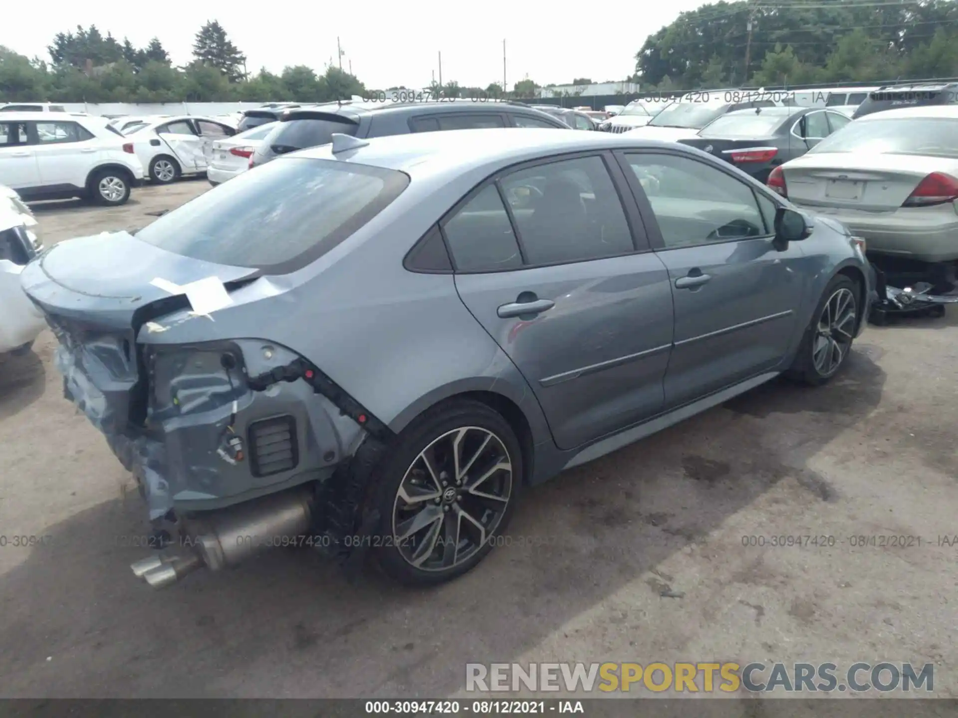 4 Photograph of a damaged car 5YFS4RCE3LP036560 TOYOTA COROLLA 2020