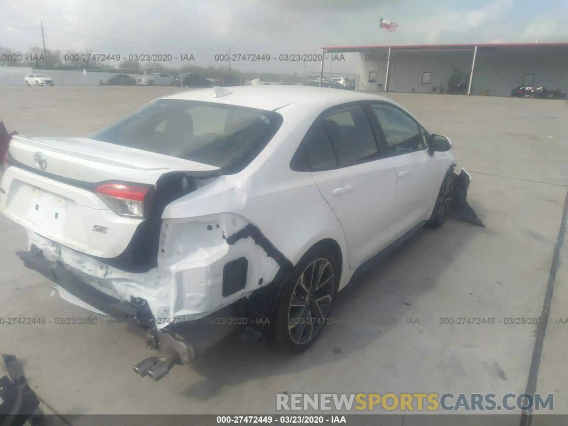 4 Photograph of a damaged car 5YFS4RCE3LP041001 TOYOTA COROLLA 2020