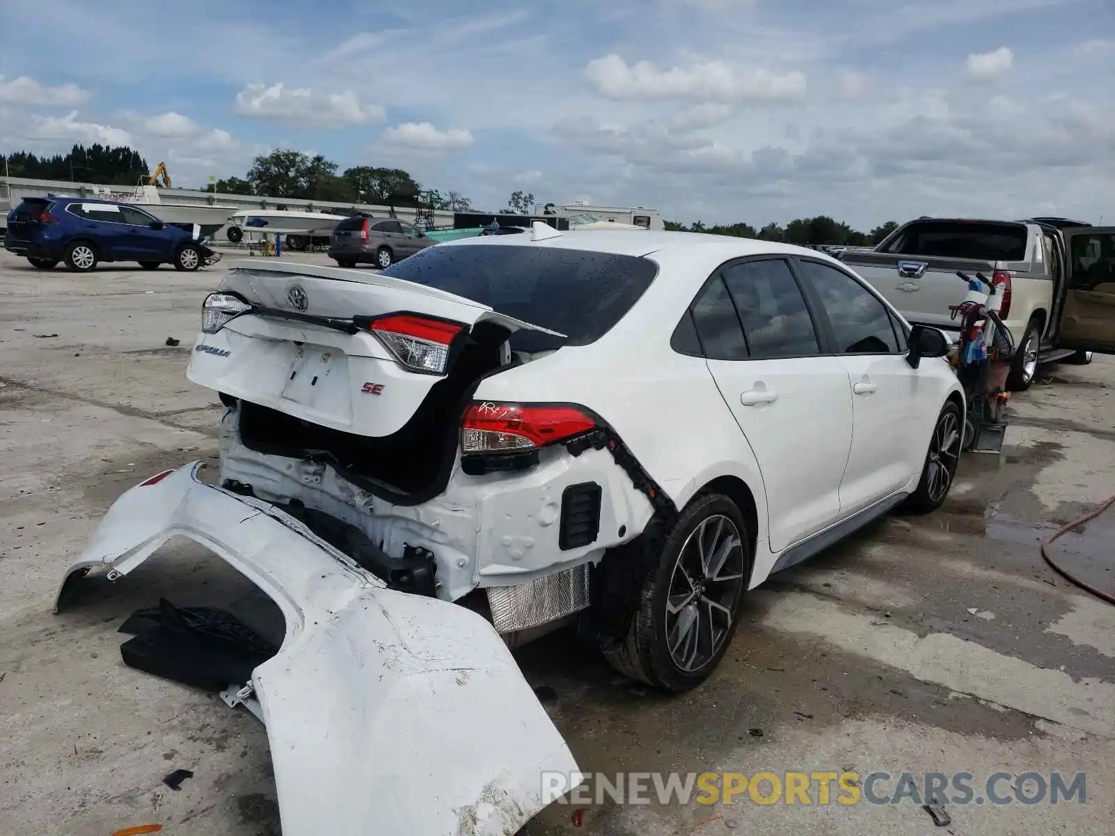 4 Photograph of a damaged car 5YFS4RCE3LP041922 TOYOTA COROLLA 2020