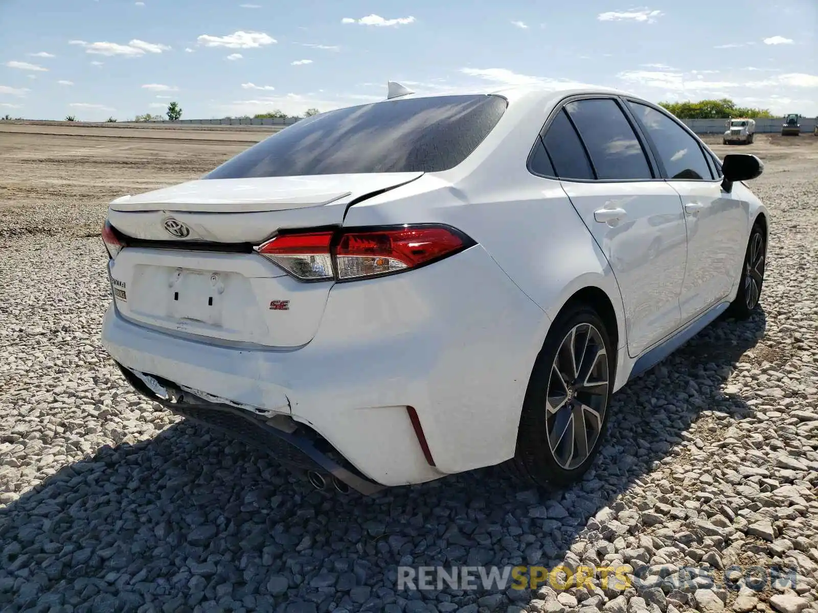 4 Photograph of a damaged car 5YFS4RCE3LP042553 TOYOTA COROLLA 2020