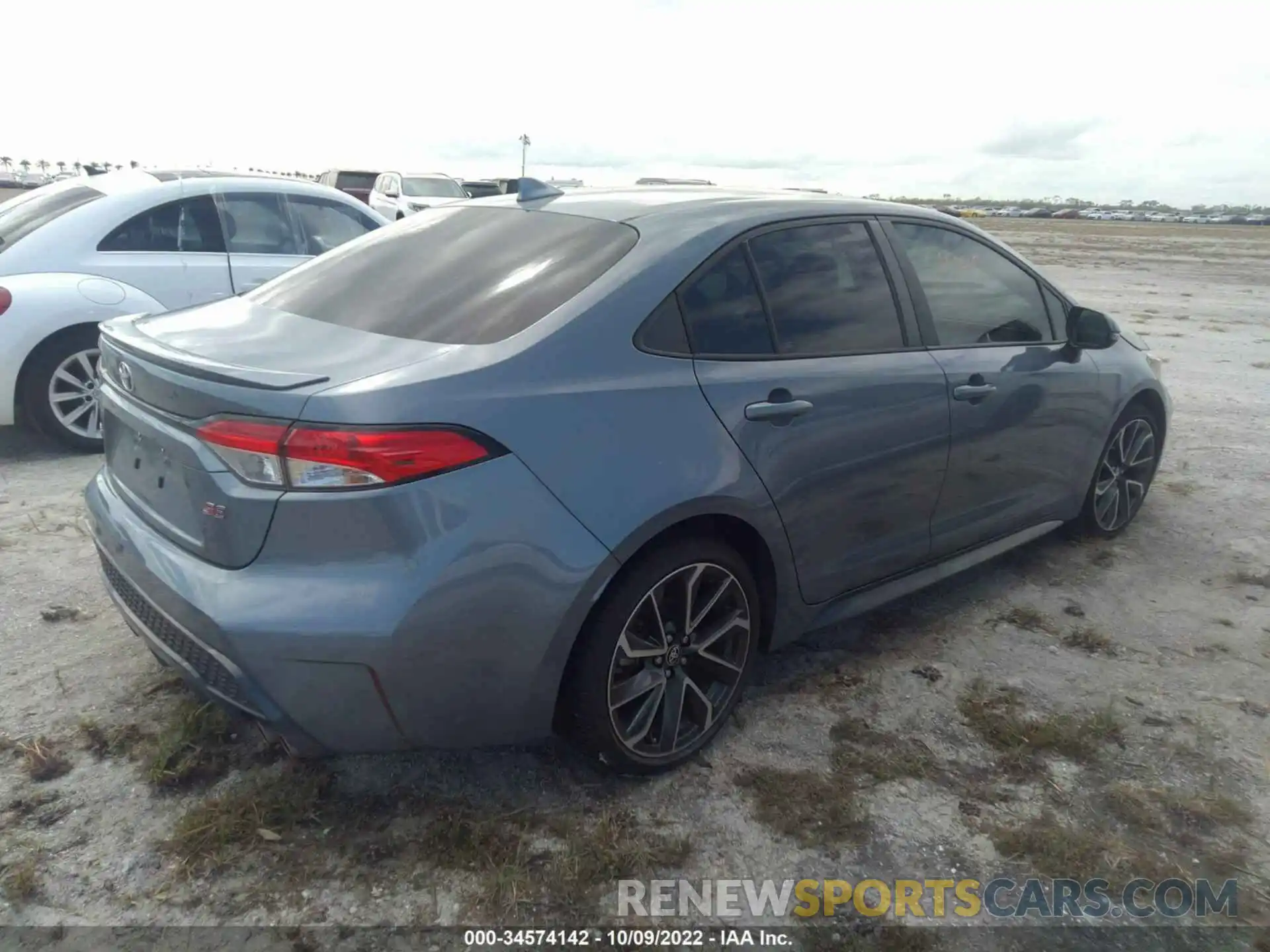 4 Photograph of a damaged car 5YFS4RCE3LP042777 TOYOTA COROLLA 2020