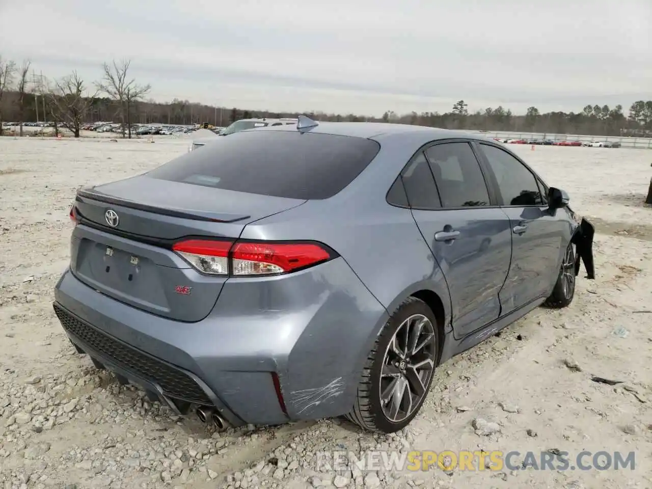 4 Photograph of a damaged car 5YFS4RCE3LP043217 TOYOTA COROLLA 2020