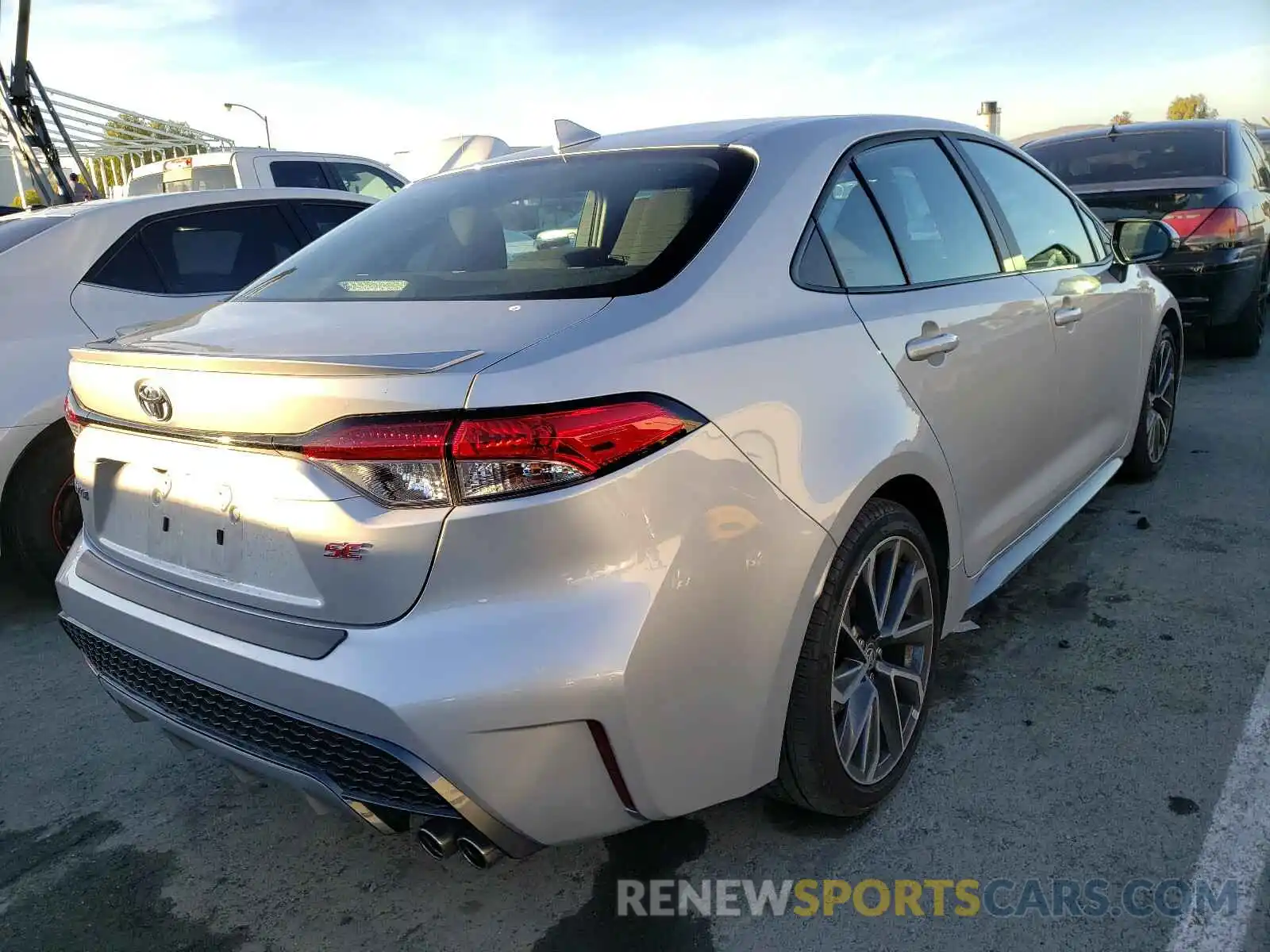 4 Photograph of a damaged car 5YFS4RCE3LP044125 TOYOTA COROLLA 2020