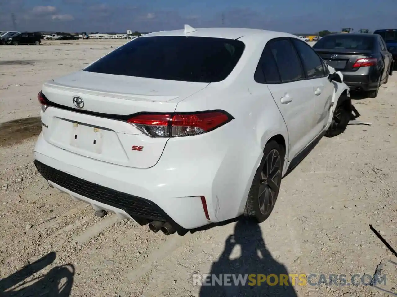 4 Photograph of a damaged car 5YFS4RCE3LP045470 TOYOTA COROLLA 2020