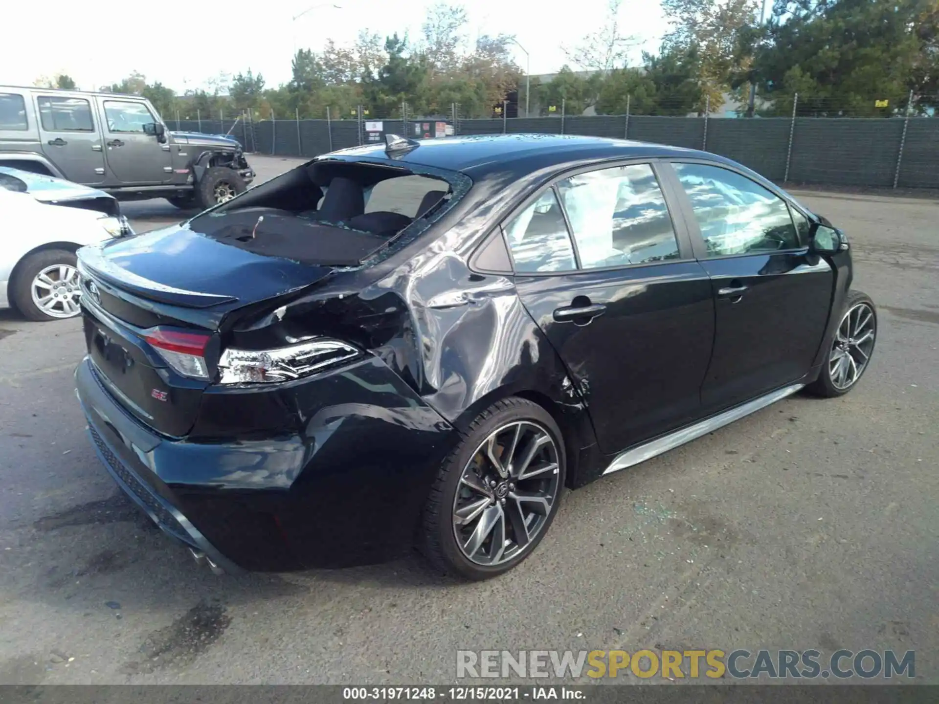 4 Photograph of a damaged car 5YFS4RCE3LP046313 TOYOTA COROLLA 2020