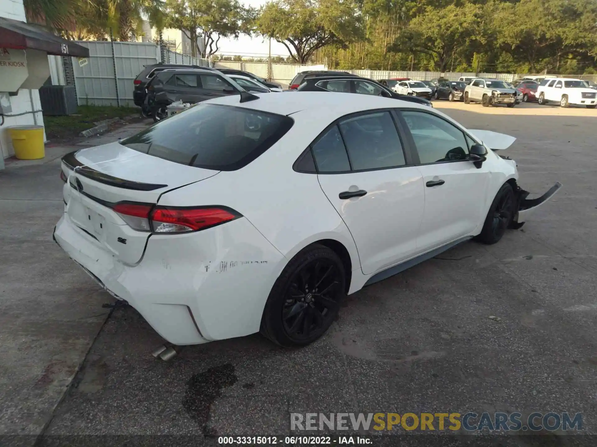 4 Photograph of a damaged car 5YFS4RCE3LP046845 TOYOTA COROLLA 2020