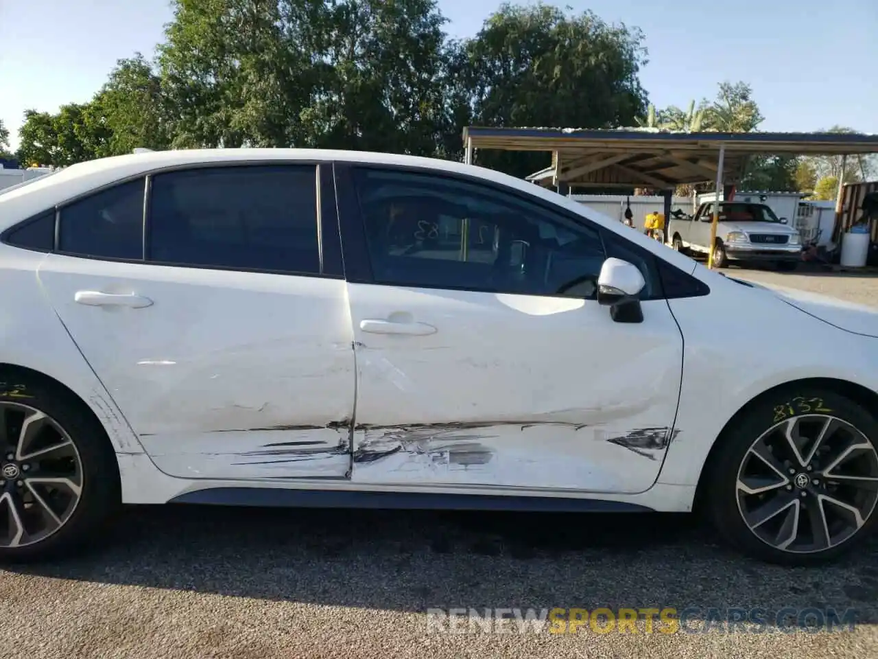 9 Photograph of a damaged car 5YFS4RCE3LP047509 TOYOTA COROLLA 2020