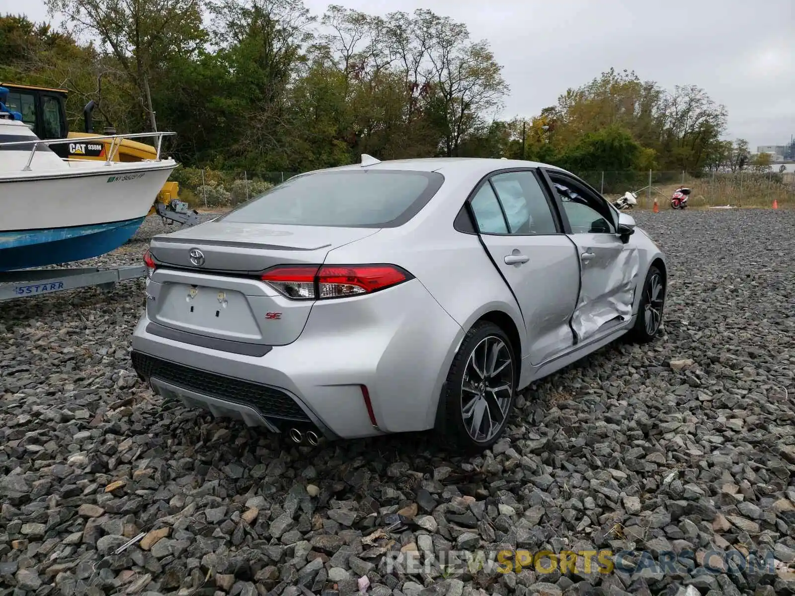 4 Photograph of a damaged car 5YFS4RCE3LP050264 TOYOTA COROLLA 2020