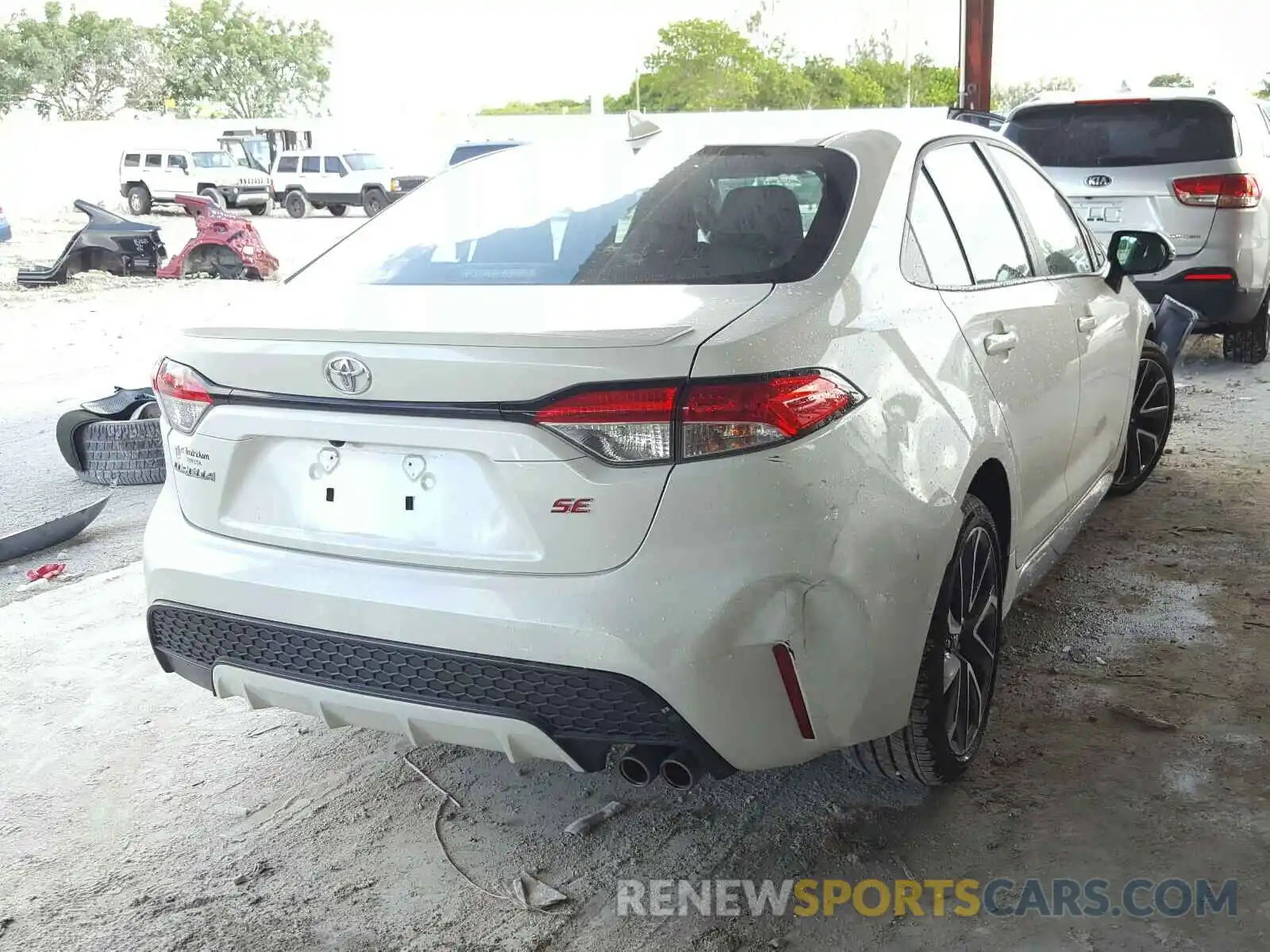 4 Photograph of a damaged car 5YFS4RCE3LP051186 TOYOTA COROLLA 2020