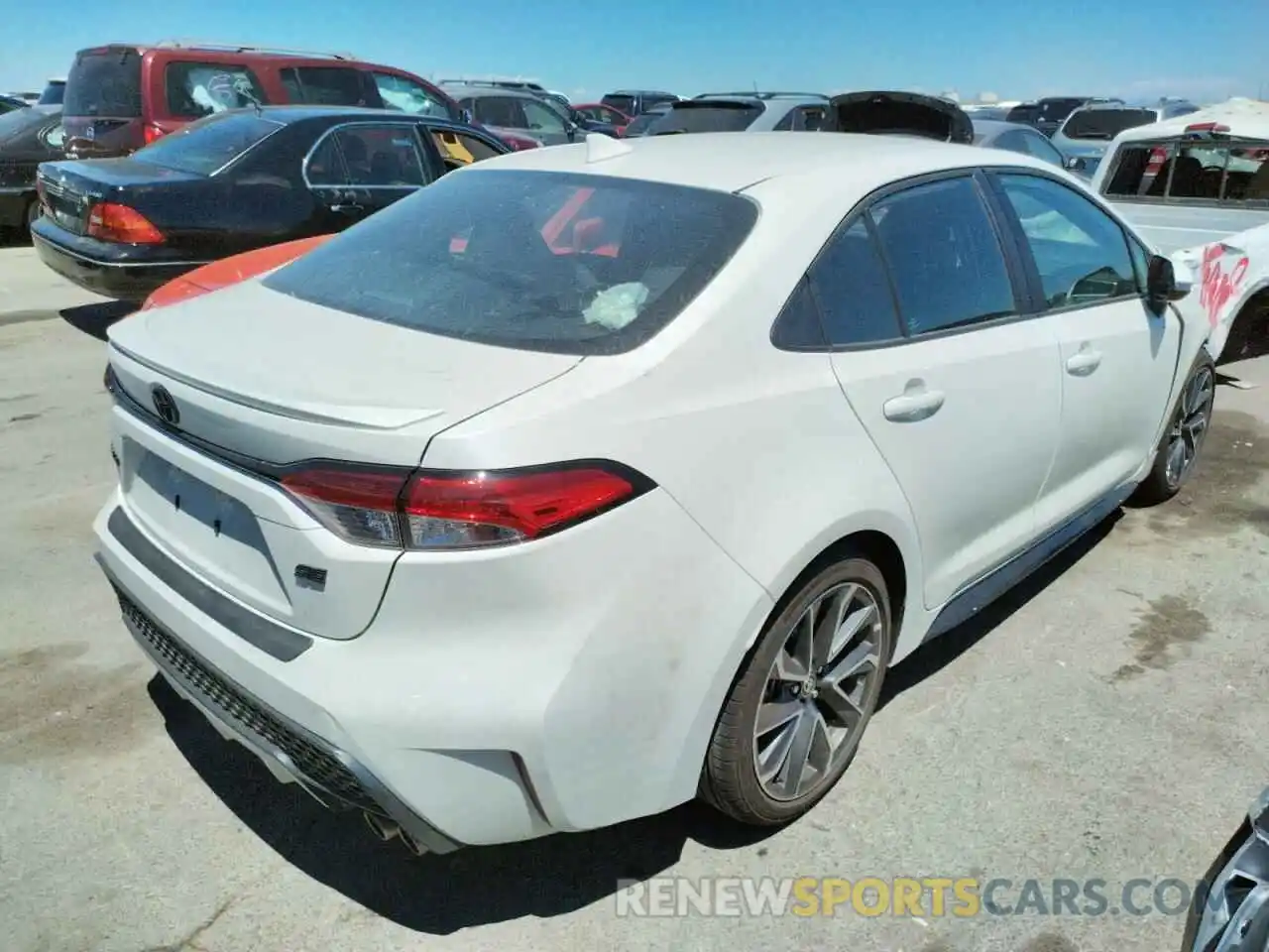 4 Photograph of a damaged car 5YFS4RCE3LP053567 TOYOTA COROLLA 2020