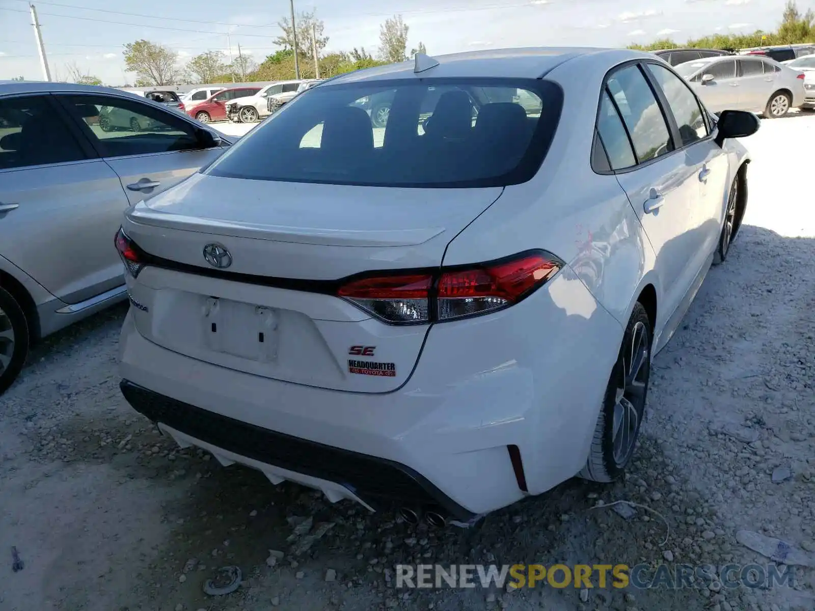 4 Photograph of a damaged car 5YFS4RCE3LP053942 TOYOTA COROLLA 2020